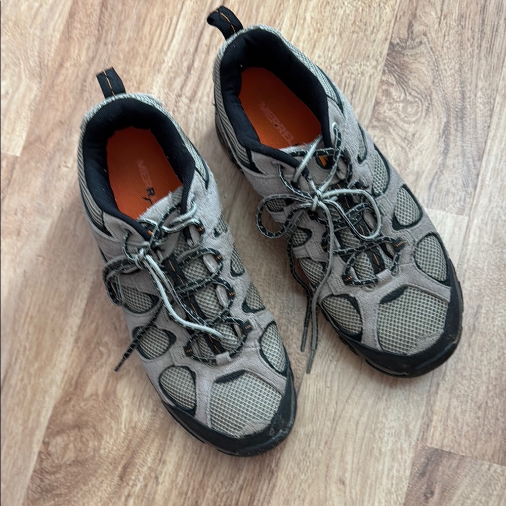 Men's Gray Athletic Shoes
